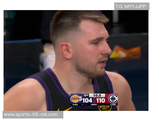 雷迪克透露东契奇全力参与训练里夫斯因脚踝不适仅部分参与